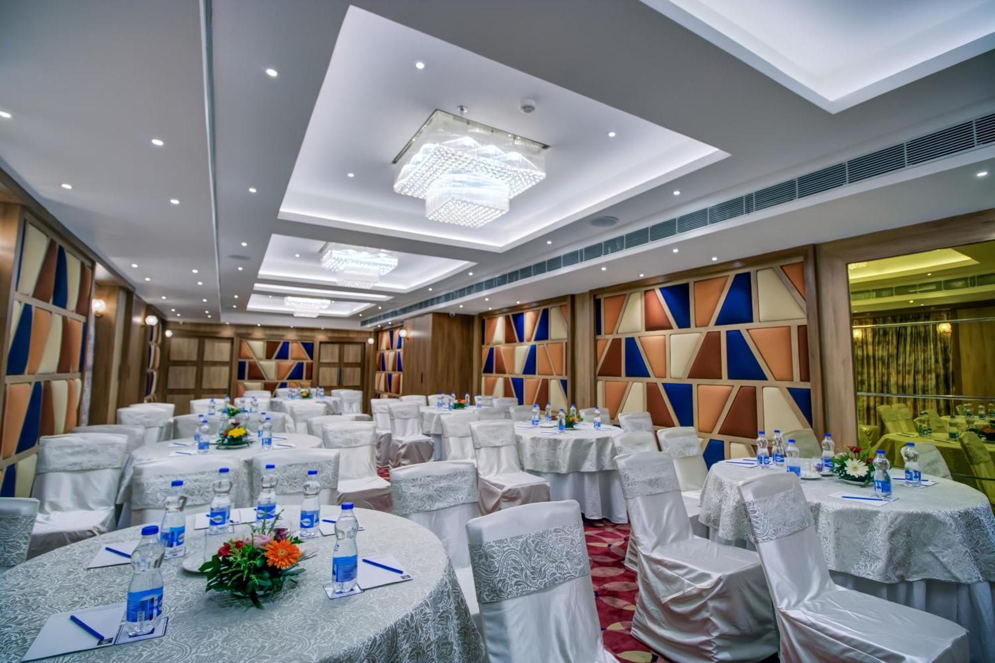 Cozzet Victoria Hotel 부바네스 외부 사진
