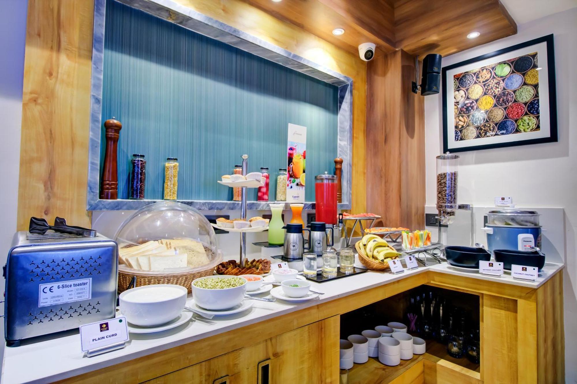Cozzet Victoria Hotel 부바네스 외부 사진
