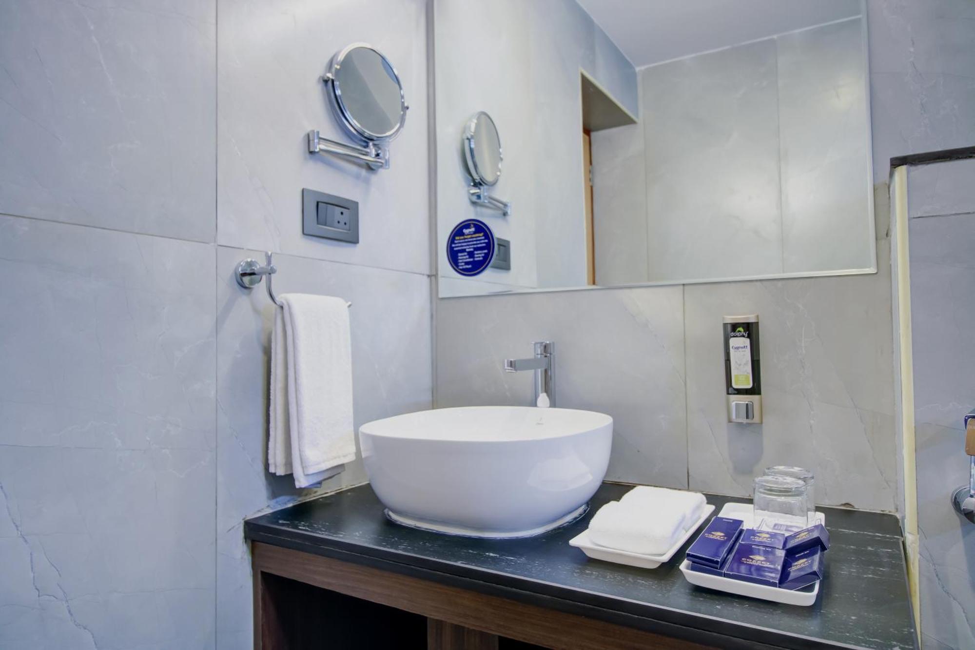 Cozzet Victoria Hotel 부바네스 외부 사진