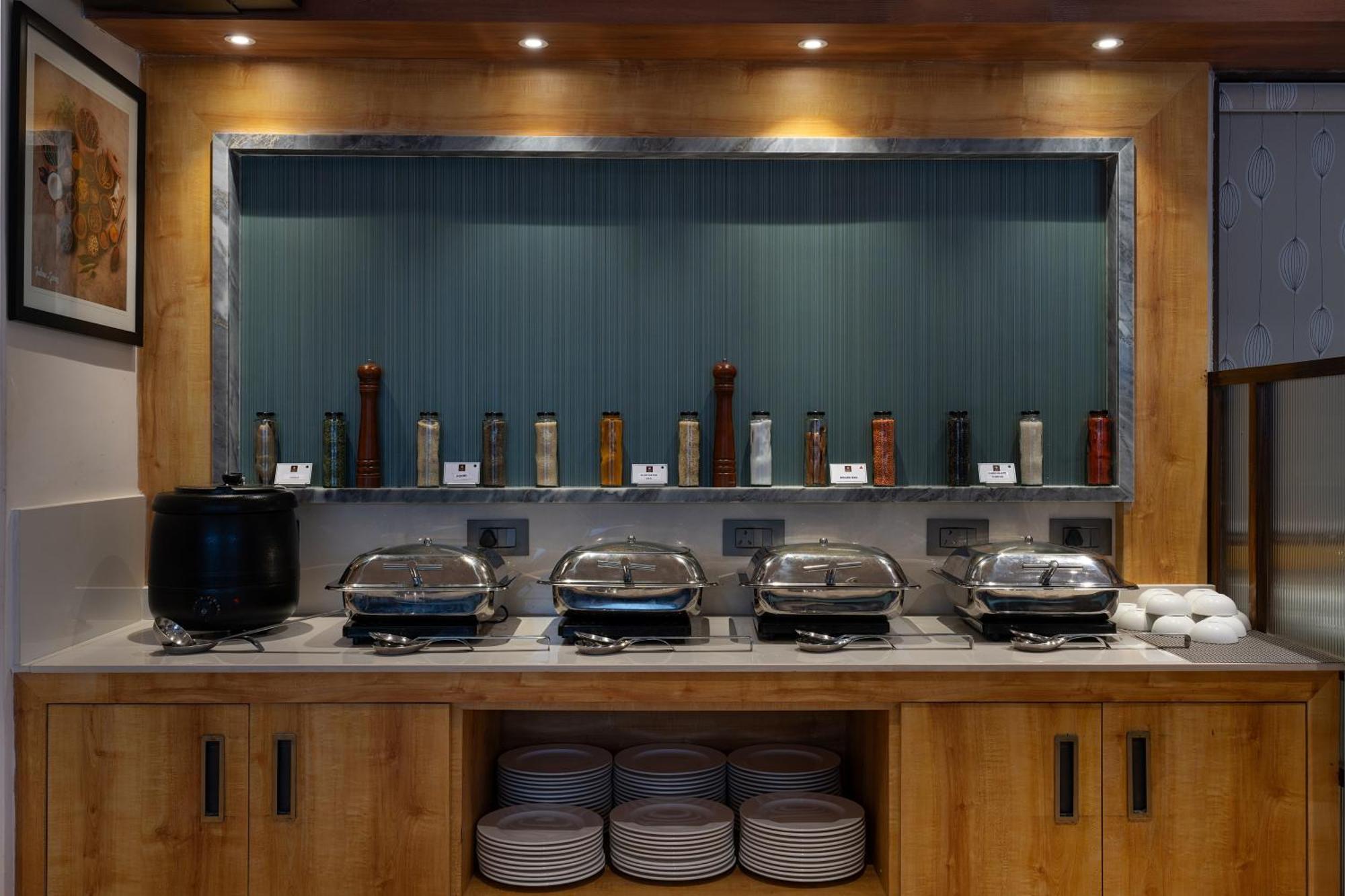 Cozzet Victoria Hotel 부바네스 외부 사진
